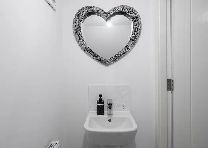 펜션 Luxury 5 Bed Near Etihad And Coop Live *