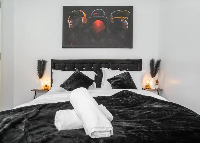 Luxury 5 Bed Near Etihad And Coop Live