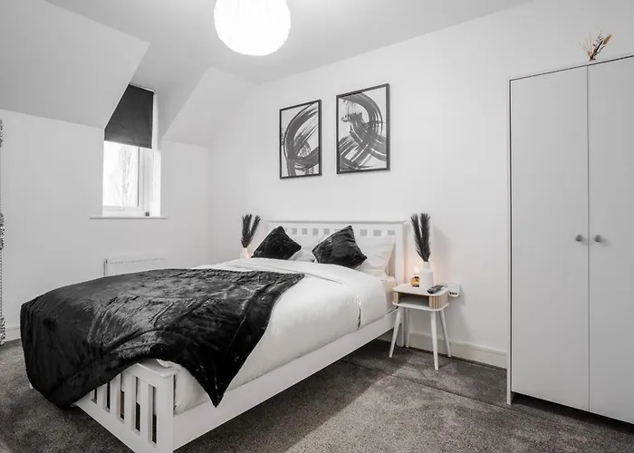 Luxury 5 Bed Near Etihad And Coop Live *