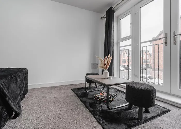 Luxury 5 Bed Near Etihad And Coop Live 펜션