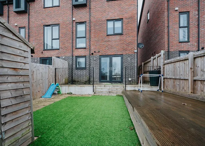 Luxury 5 Bed Near Etihad And Coop Live *