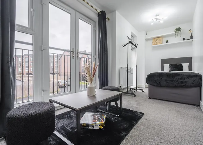 Luxury 5 Bed Near Etihad And Coop Live 펜션