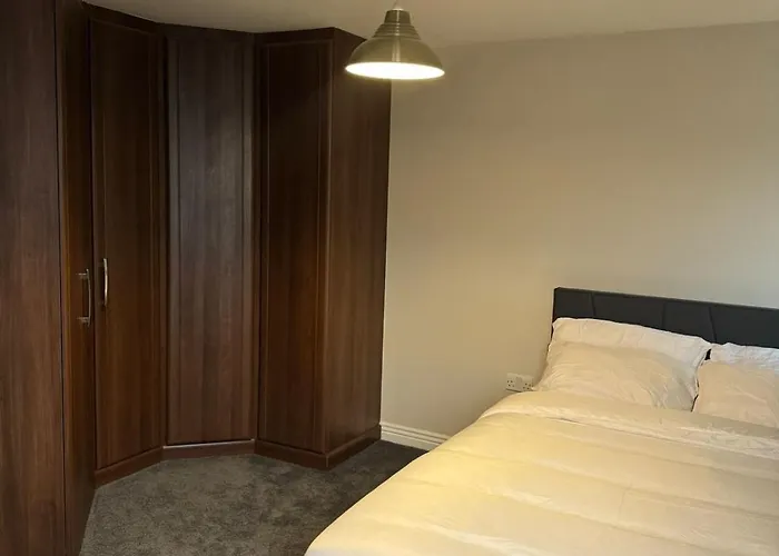 Stylish 5 Mins To Center *