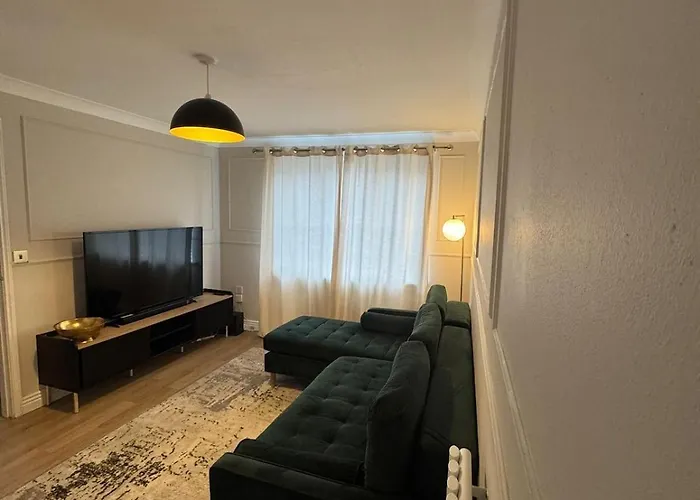 בית נופש Stylish 5 Mins To Center *