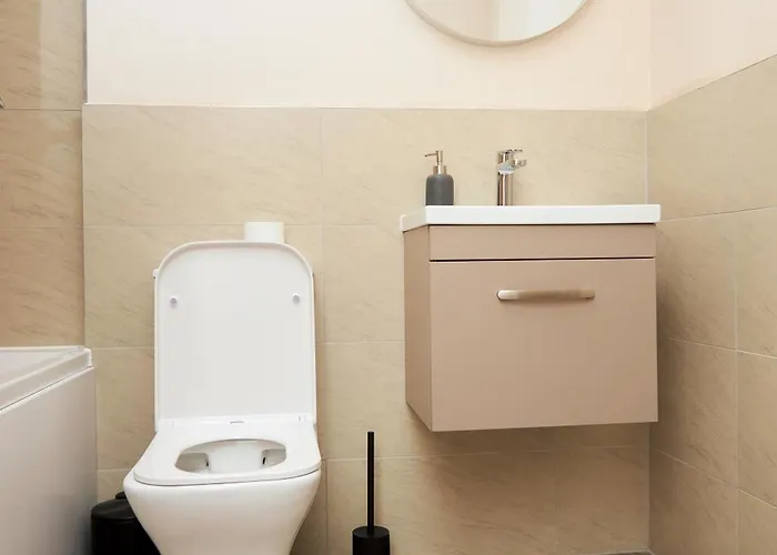 Deluxe And Cozy Two Bedroom With 1 Bathroom And Open Balcony 아파트 맨체스터