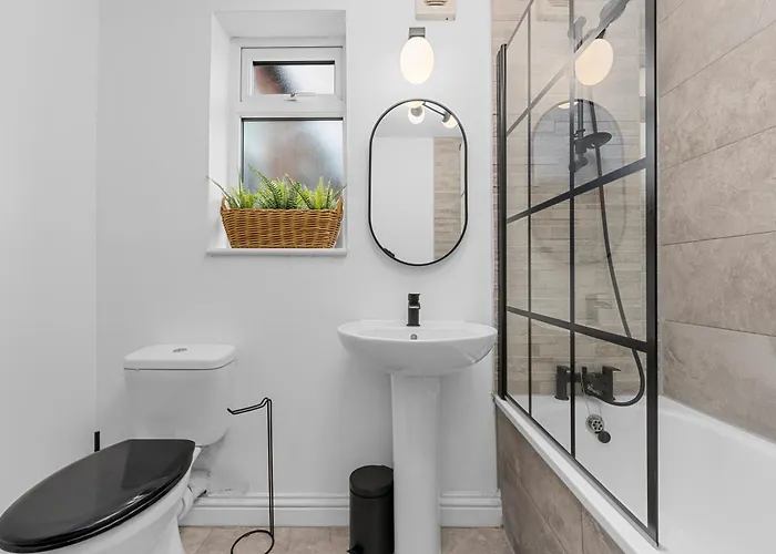 Holiday home Blissful Breaks Near Old Trafford Stadium *