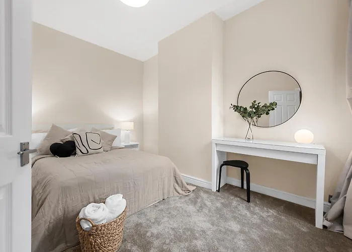 Holiday home Blissful Breaks Near Old Trafford Stadium *