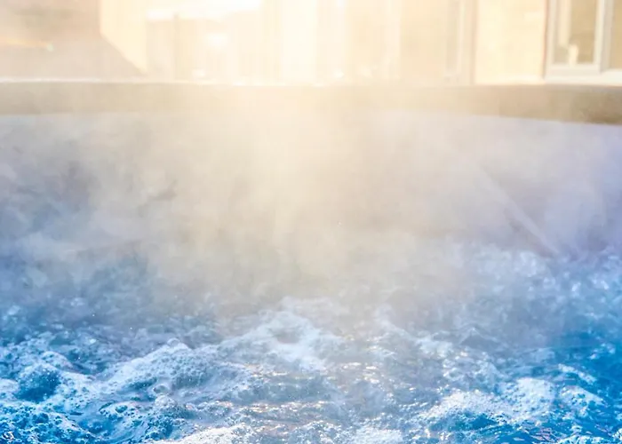 Chic Family With Garden Fire Pit & Event Space, Hot Tub Tatil Evi