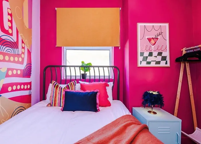 6-bed Funky Getaway Unique Vibes *