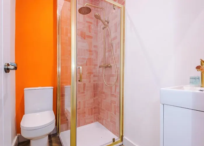 6-bed Funky Getaway Unique Vibes Manchester