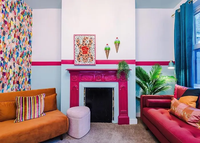 6-bed Funky Getaway Unique Vibes