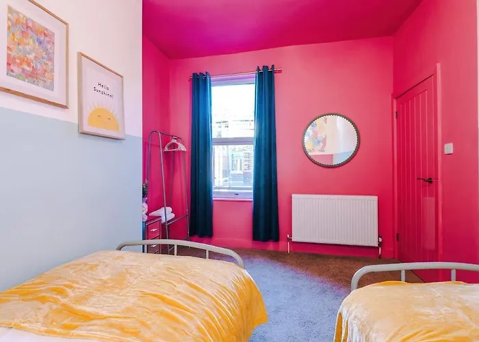 6-bed Funky Getaway Unique Vibes