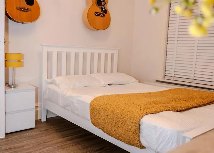 Tomelle Luxury -5 Beds-near Etihad Stadium- Coop Live-high Speed Wifi & Free Parking Manchester