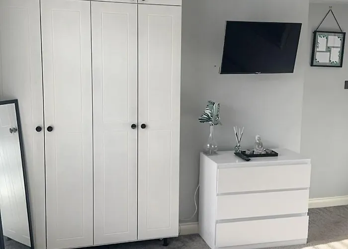 Tomelle Luxury -5 Beds-near Etihad Stadium- Coop Live-high Speed Wifi & Free Parking *