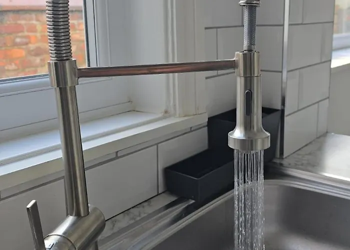 Tomelle Luxury -5 Beds-near Etihad Stadium- Coop Live-high Speed Wifi & Free Parking Manchester