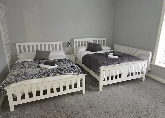 Tatil Evi Tomelle Luxury -5 Beds-near Etihad Stadium- Coop Live-high Speed Wifi & Free Parking *