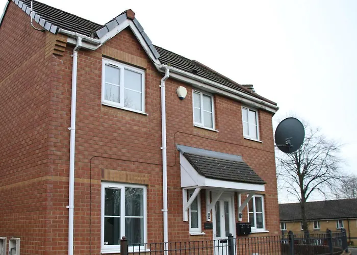 Holiday home 3 Bedroom House Close To Centre Free Parking *