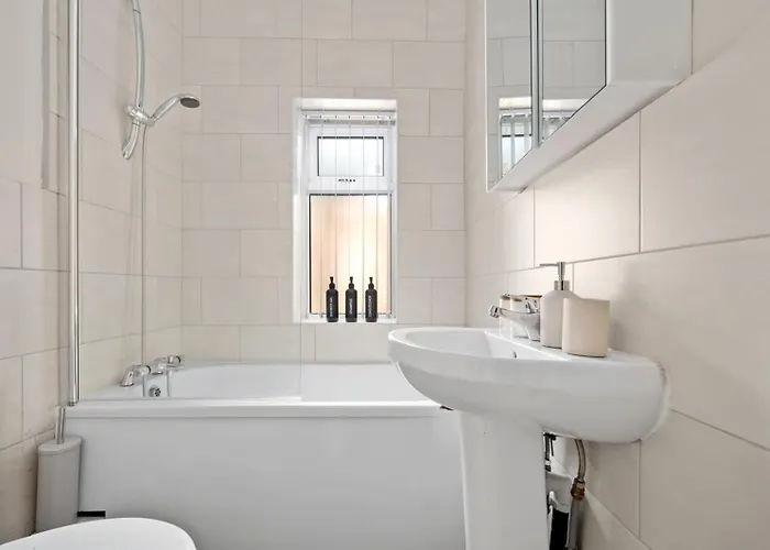 4-bed Perfect For Contractors & Families W Free Parking