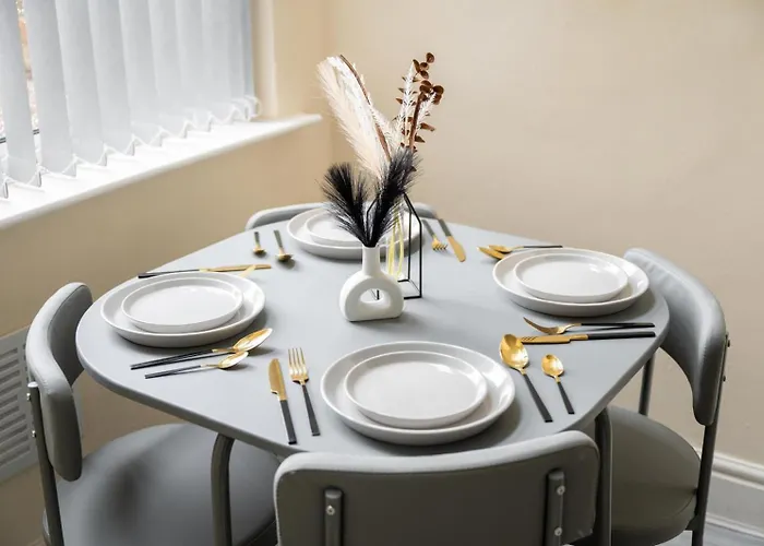 4-bed Perfect For Contractors & Families W Free Parking 맨체스터