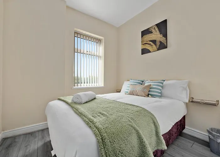 4-bed Perfect For Contractors & Families W Free Parking Nyaraló Manchester