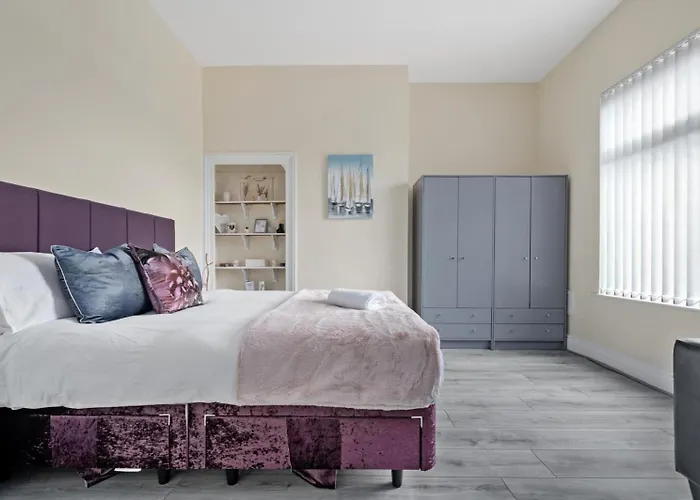 펜션 4-bed Perfect For Contractors & Families W Free Parking