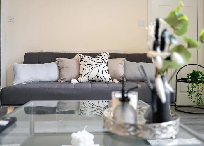 4-bed Perfect For Contractors & Families W Free Parking 펜션 맨체스터