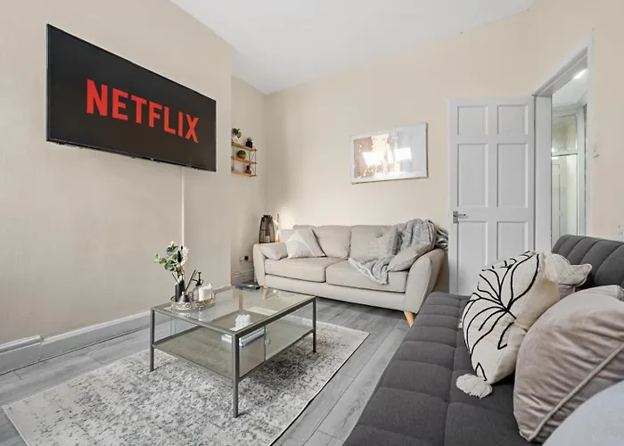 4-bed Perfect For Contractors & Families W Free Parking *