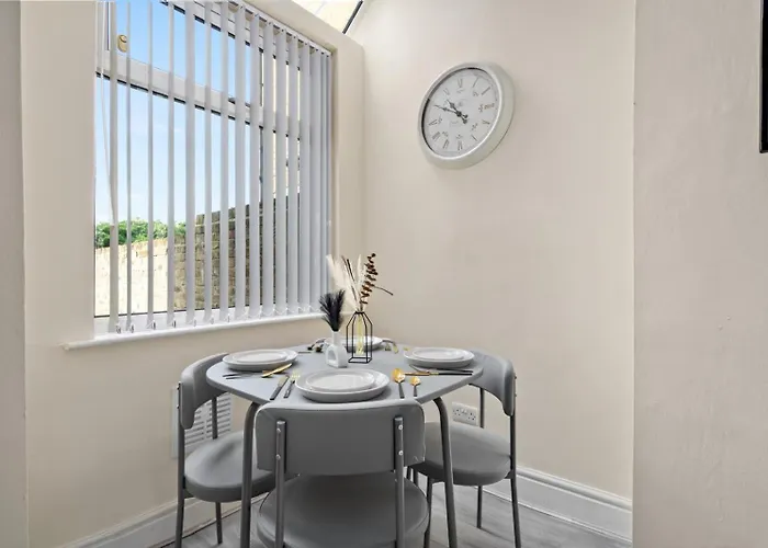 펜션 4-bed Perfect For Contractors & Families W Free Parking