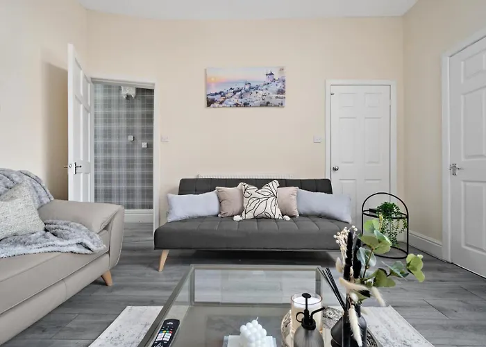 Nyaraló 4-bed Perfect For Contractors & Families W Free Parking *