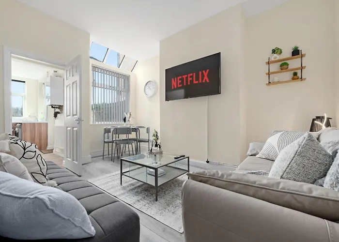 4-bed Perfect For Contractors & Families W Free Parking Dom wakacyjny Manchester