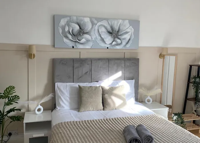 Vakantiehuis Traditonal House - Etihad -games Room-free Parking *