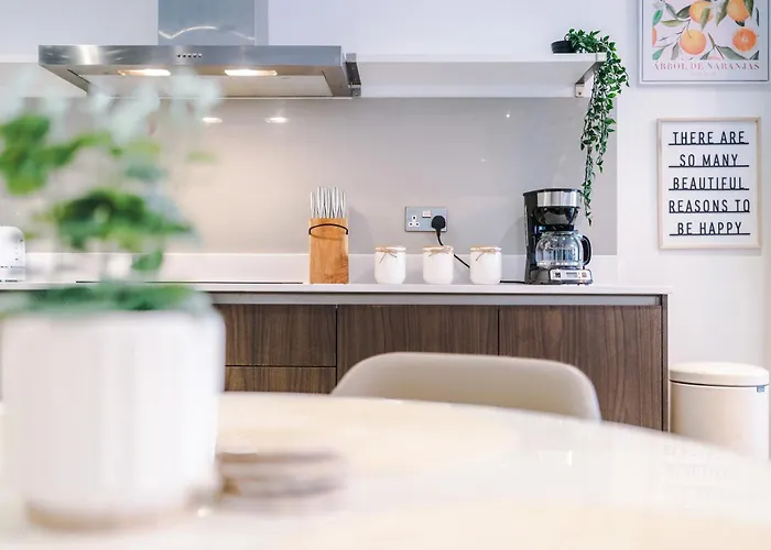 Apartmán Fully Equipped, Centre 3bed Apartment, Balcony With Amazing Views, Sleeps 6 *