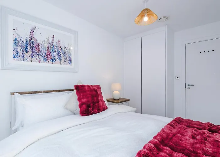 Fully Equipped, Centre 3bed Apartment, Balcony With Amazing Views, Sleeps 6 맨체스터