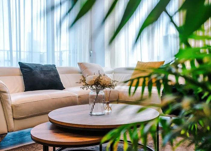 Fully Equipped, Centre 3bed Apartment, Balcony With Amazing Views, Sleeps 6 아파트 *