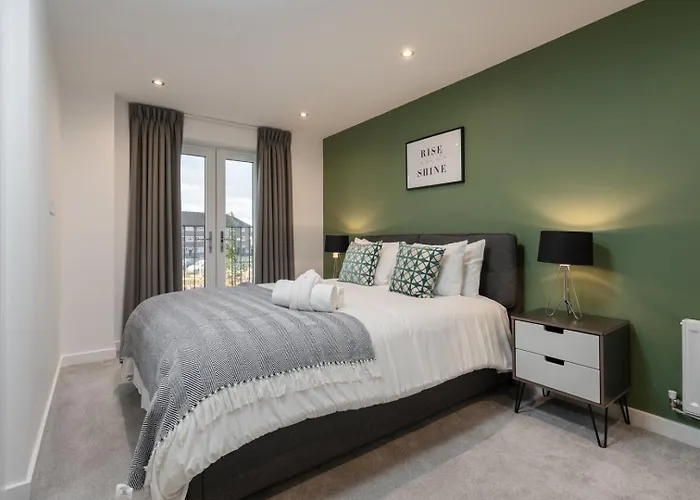 Spacious Modern 2 Bedroom Old Trafford & Free Parking *