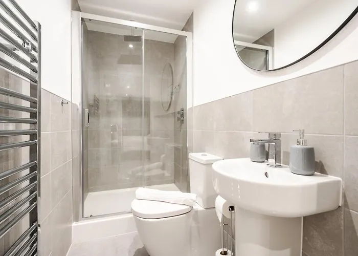 Spacious Modern 2 Bedroom Old Trafford & Free Parking Daire