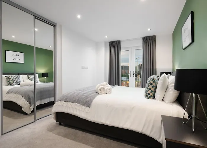 Spacious Modern 2 Bedroom Old Trafford & Free Parking Apartmán