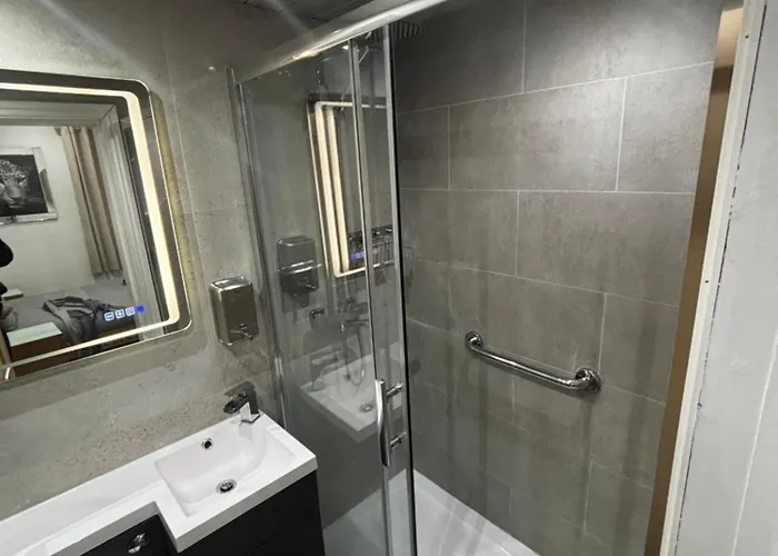 Pensjonat Hendham House - Near Etihad Stadium, Coop Live Arena, Ao Arena, Piccadilly Train Station & Centre