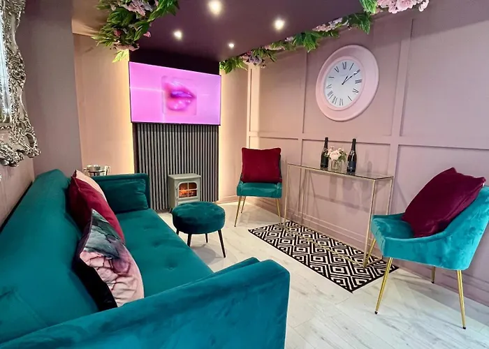 Daire Manchester's Only Themed Slumber Party For 8 With Makeup