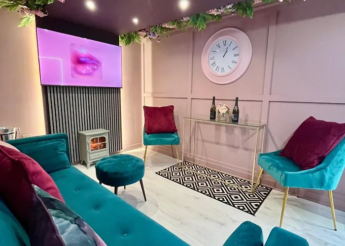 Manchester's Only Themed Slumber Party For 8 With Makeup Daire *