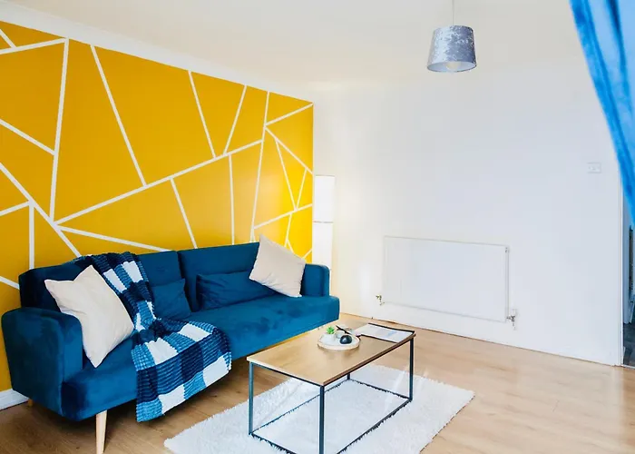 Comfy 3 Bed House By Airport, Perfect For Groups & Families Сasa de vacaciones *