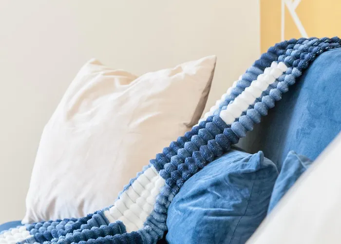 Cozy 3-Bed Retreat Near Manchester Airport Ideal For Families & Groups