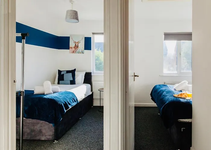 Cozy 3-Bed Retreat Near Manchester Airport Ideal For Families & Groups Hébergement de vacances Manchester