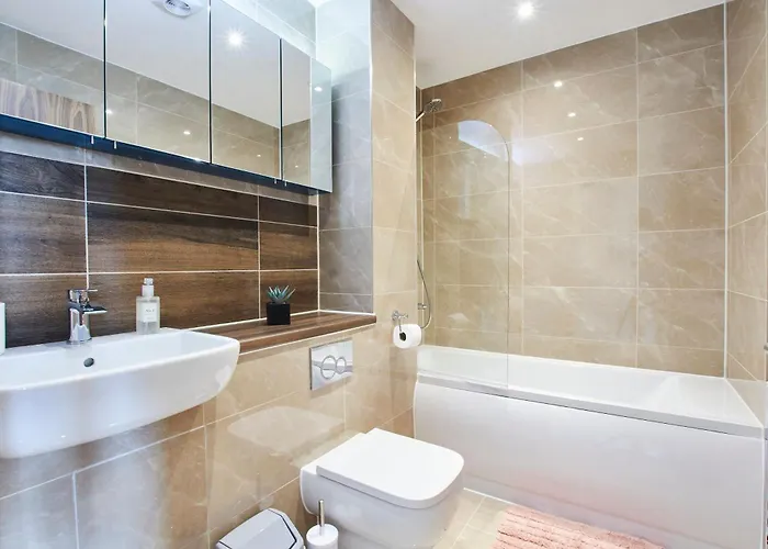 Large 5 Bedroom House 6 Beds Ideal For Contractors Holiday home *