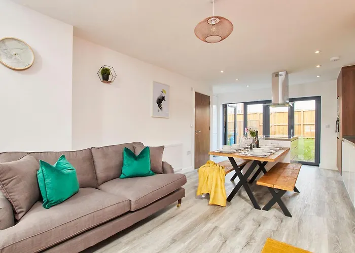 Large 5 Bedroom House 6 Beds Ideal For Contractors *