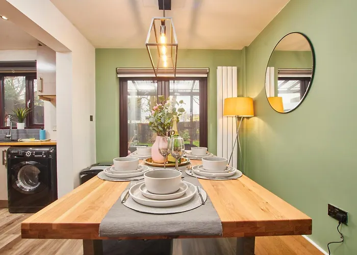 Lägenhet Lovely 3br House - Free Parking - Long Welcome!