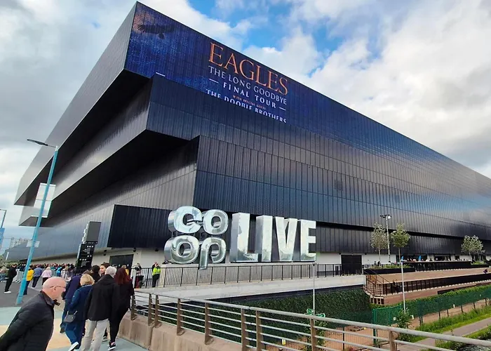 The Eastern Hive - King Bed, 3x Parking, Coop Live & Etihad * Манчестер