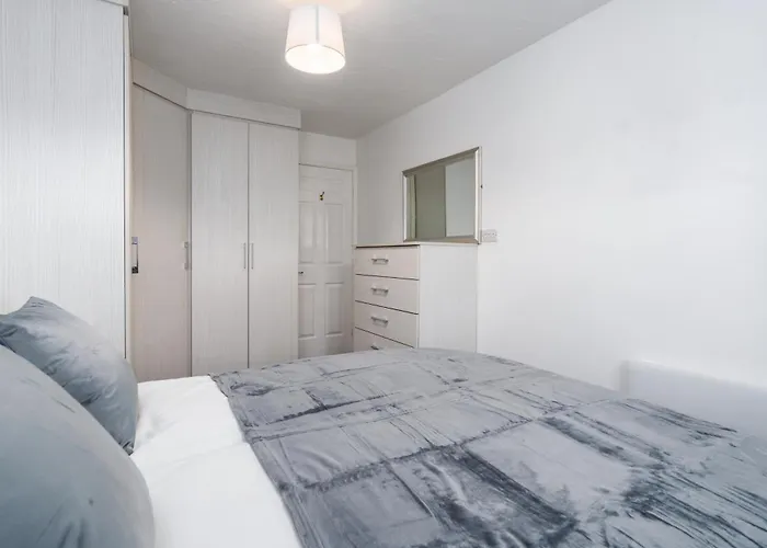 Cozy 2 Bed - Unlimited Wi-fi - Free Parking - Sleeps 6 - By Old Trafford * Manchester