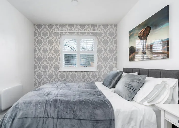 Cozy 2 Bed - Unlimited Wi-fi - Free Parking - Sleeps 6 - By Old Trafford 맨체스터