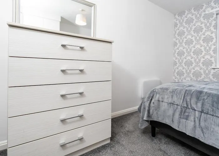 Cozy 2 Bed - Unlimited Wi-fi - Free Parking - Sleeps 6 - By Old Trafford